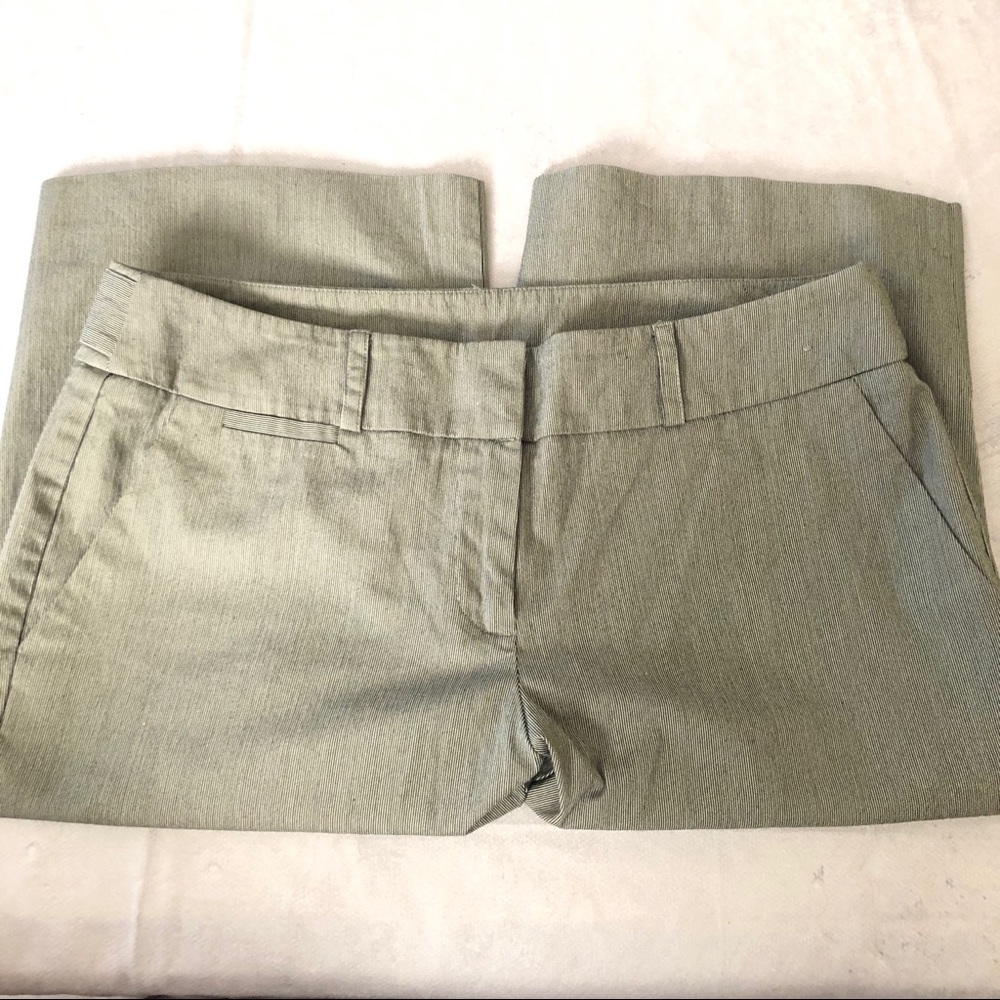 NY&Co Bermuda Shorts Sz 4 - Great Cond